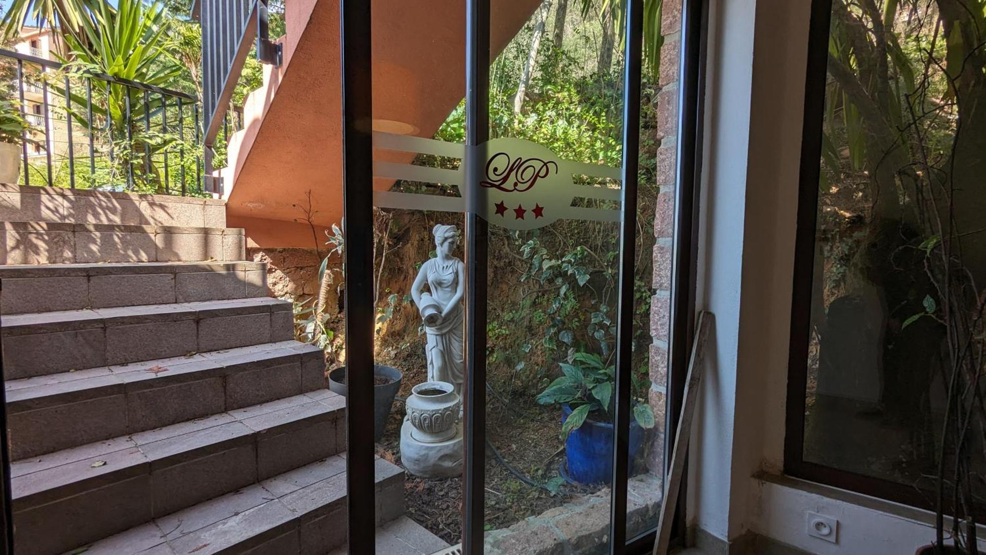 Le Porto T3 55M2 Vue Mer Immeuble Traditionnel En Pierre De Taille Avec Prestations Exceptionnelles Barbecue Ordinateur Videosurveillance Terrasse Panoramique Екстериор снимка